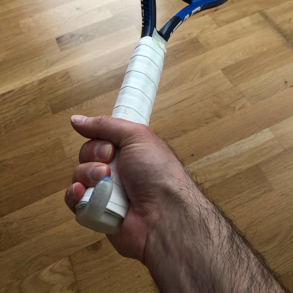 1Handed backhand grip seen from the back